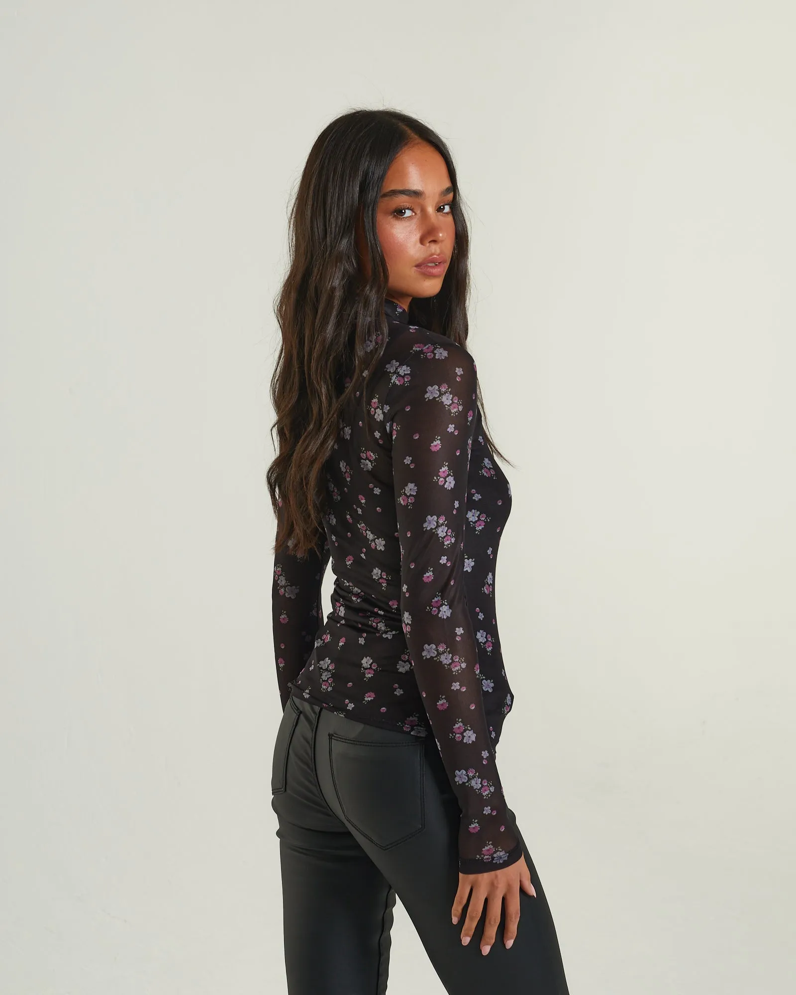 Kind Soul WeightlessLayeringPiece Briar Top Black