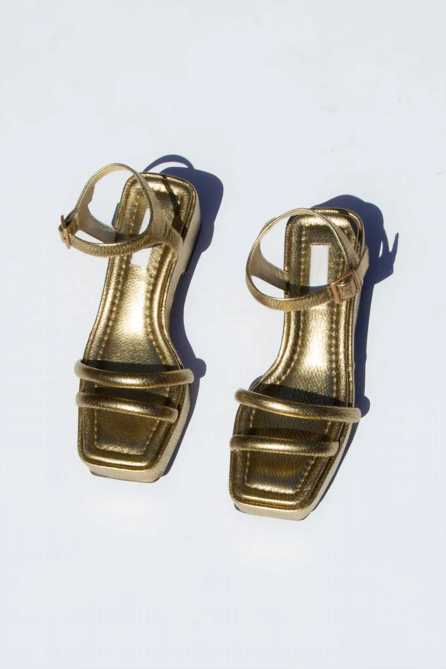 Comfortable to walk Women's Puffy Platform Sandals - Narrow In Gold