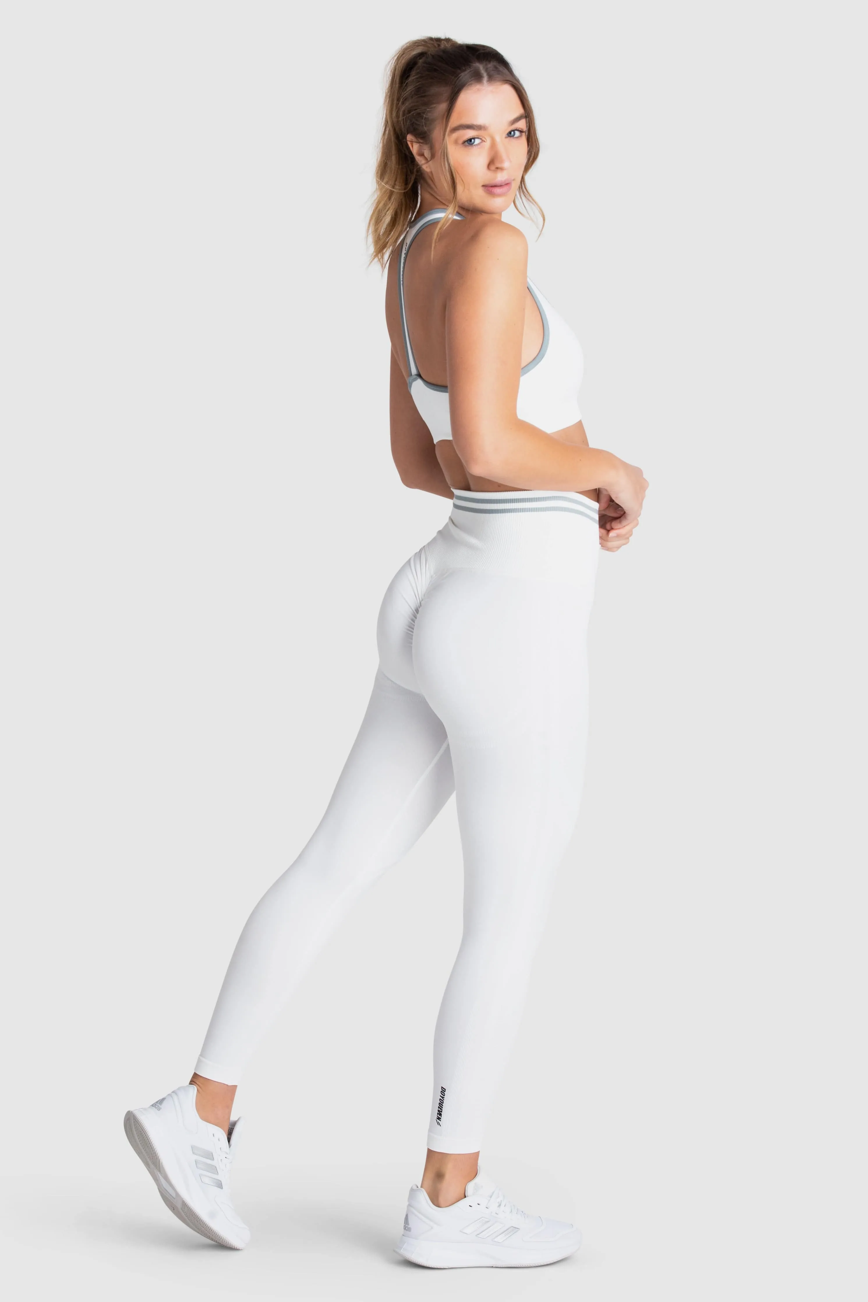 Quick Release Moisture Management Travel Outfit Shape Retain DYE Scrunch Seamless Leggings - Bright White