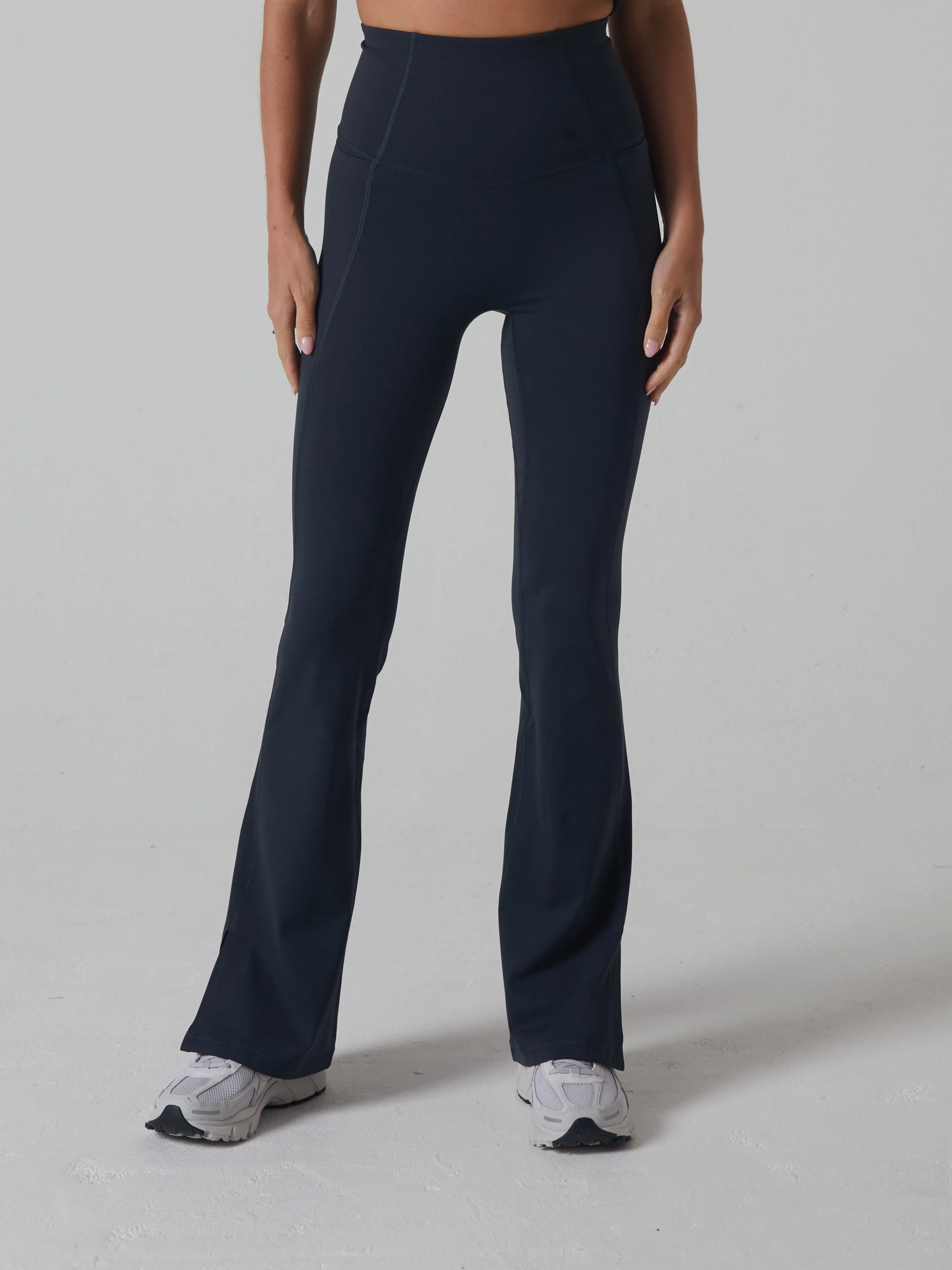 Warm Layers QuickAccessPockets Frida Ultra Hr Flare Pant Deep Graphite