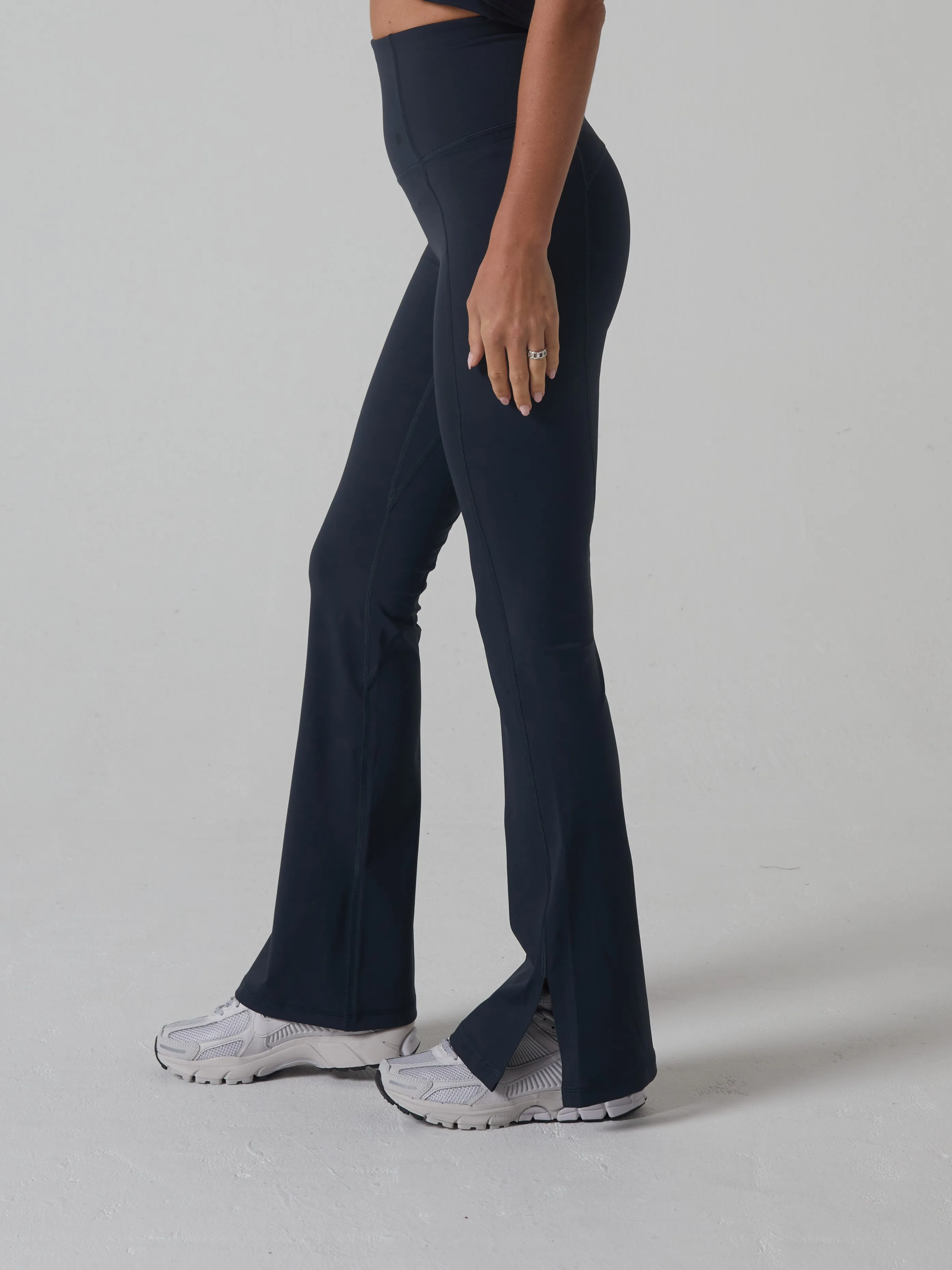 Plane Mood Cozy Style Frida Ultra Hr Flare Pant Deep Graphite