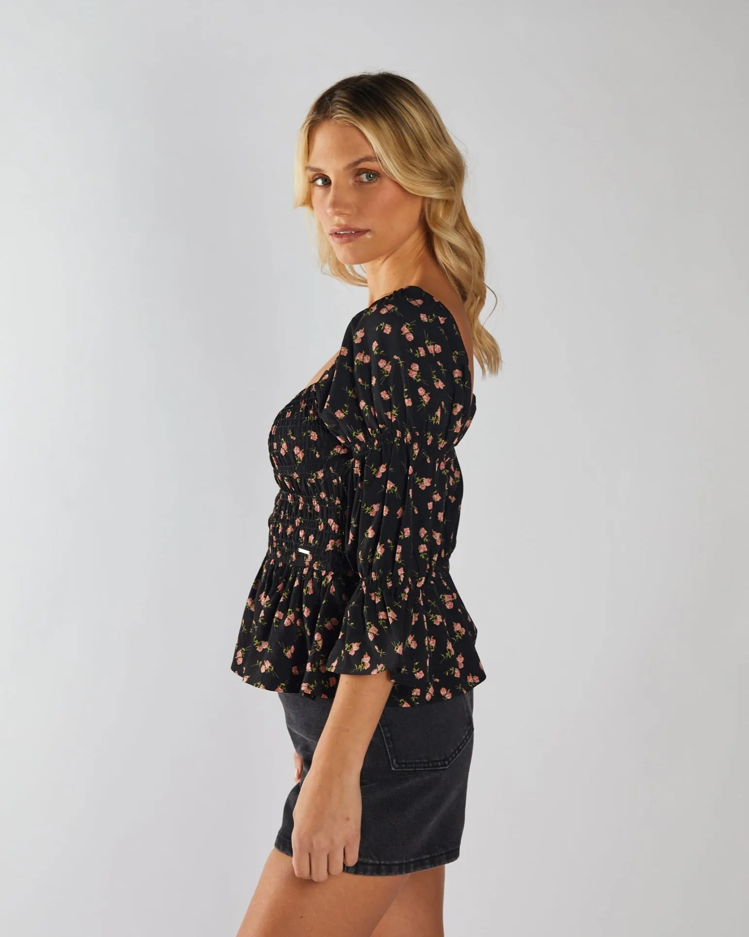 Easy Layer Graceful Design Floris Top Black
