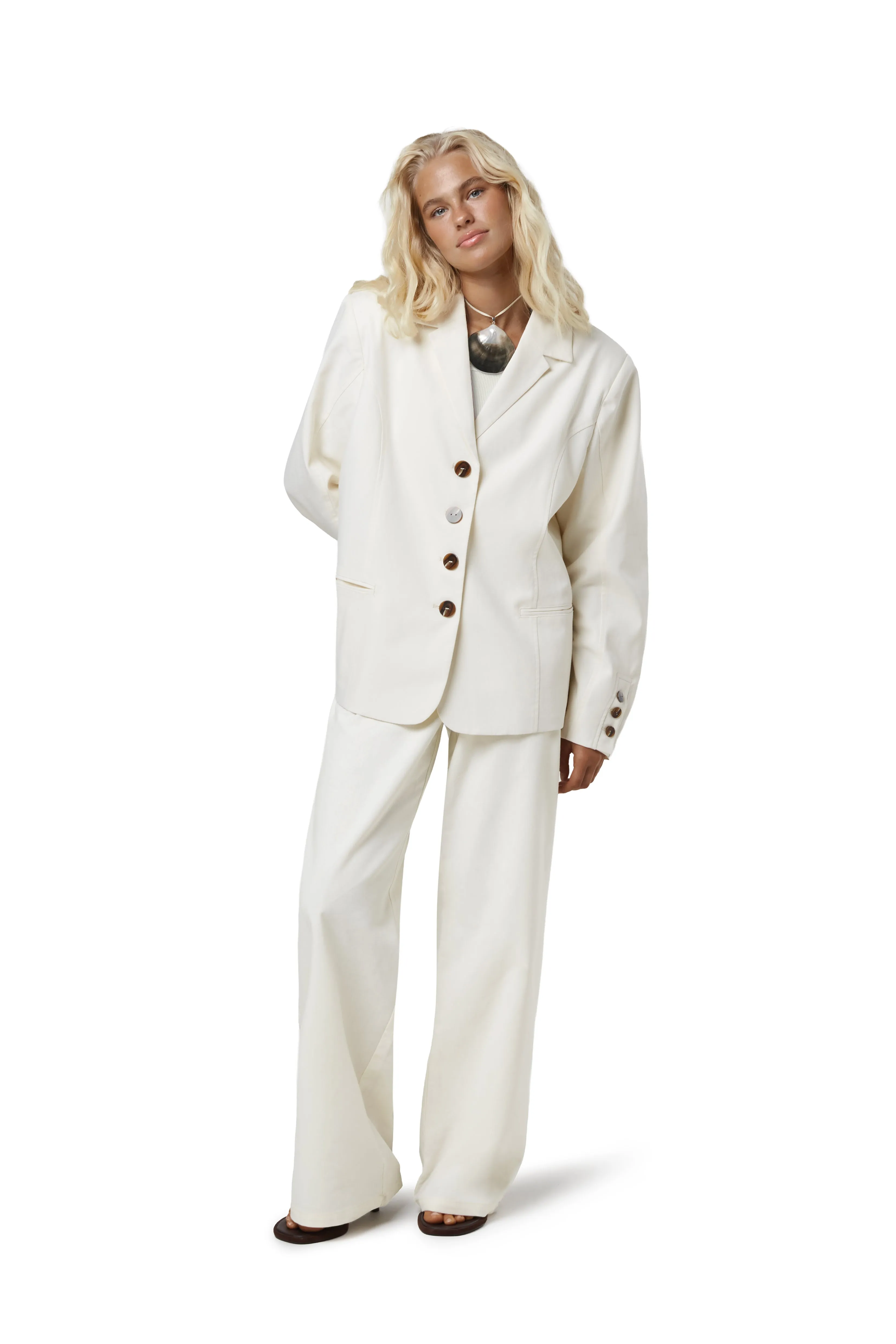 Frankie Linen Blazer in Natural Minimal Travel Look