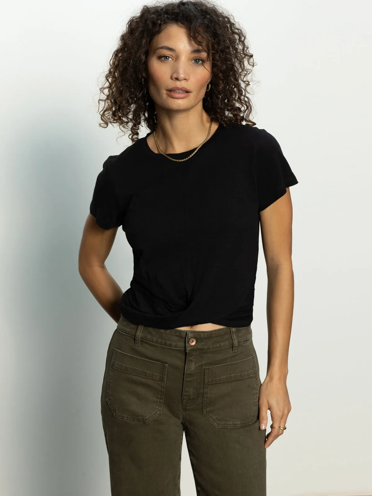 Highstreet Tee Black Versatile Fit Fashion-Forward