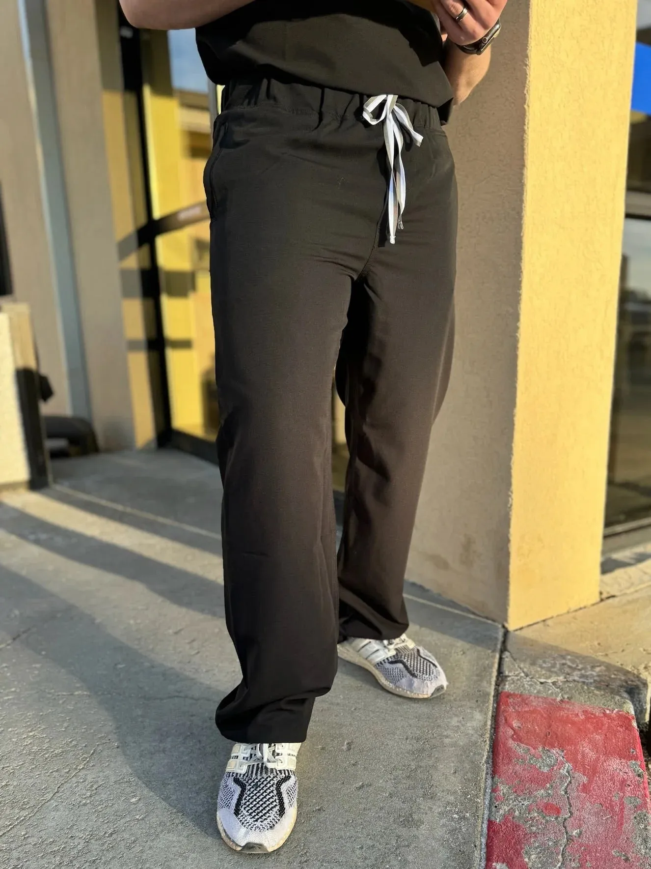 Humble Men's Straight Leg Scrub Pant Lightweight Fabric Sporty Fit