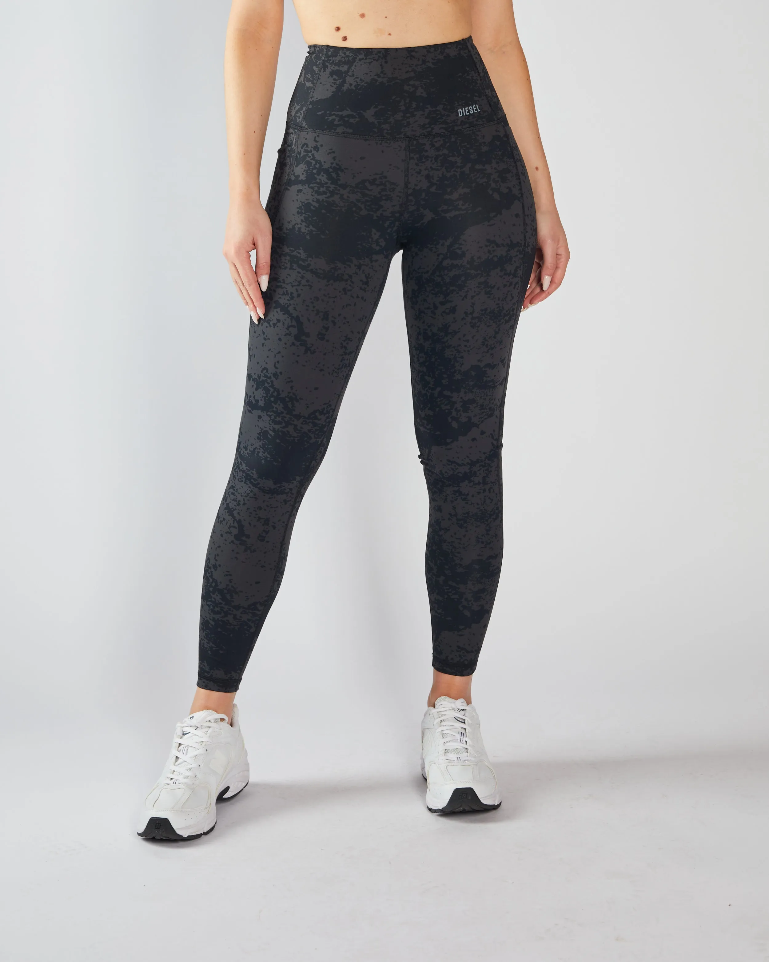 Nova Uhr Pant Black Acid Wash Web Glow