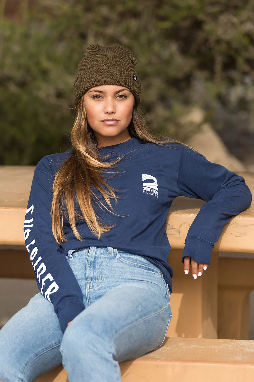 Side Vent Design Sleek Performance Logo Long Sleeve Shirt (Navy)