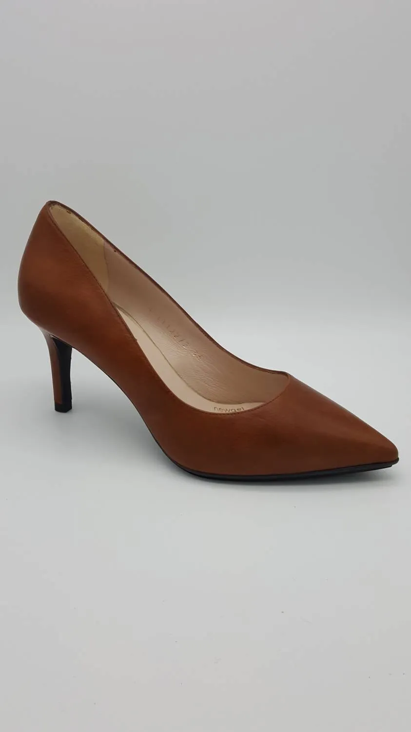 Pineda Heeled Shoe In Brown Classic Sandals