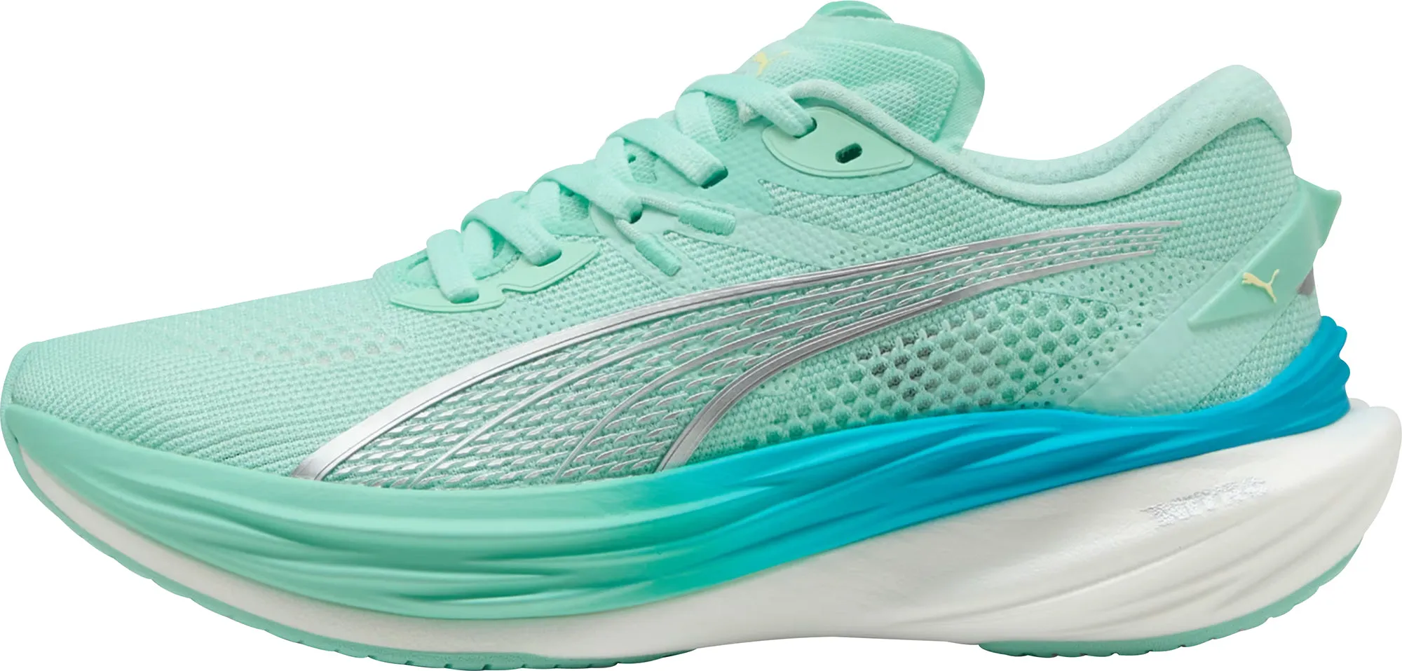 Puma Deviate Nitro 3 Womens Running Shoes - Green running in stadium