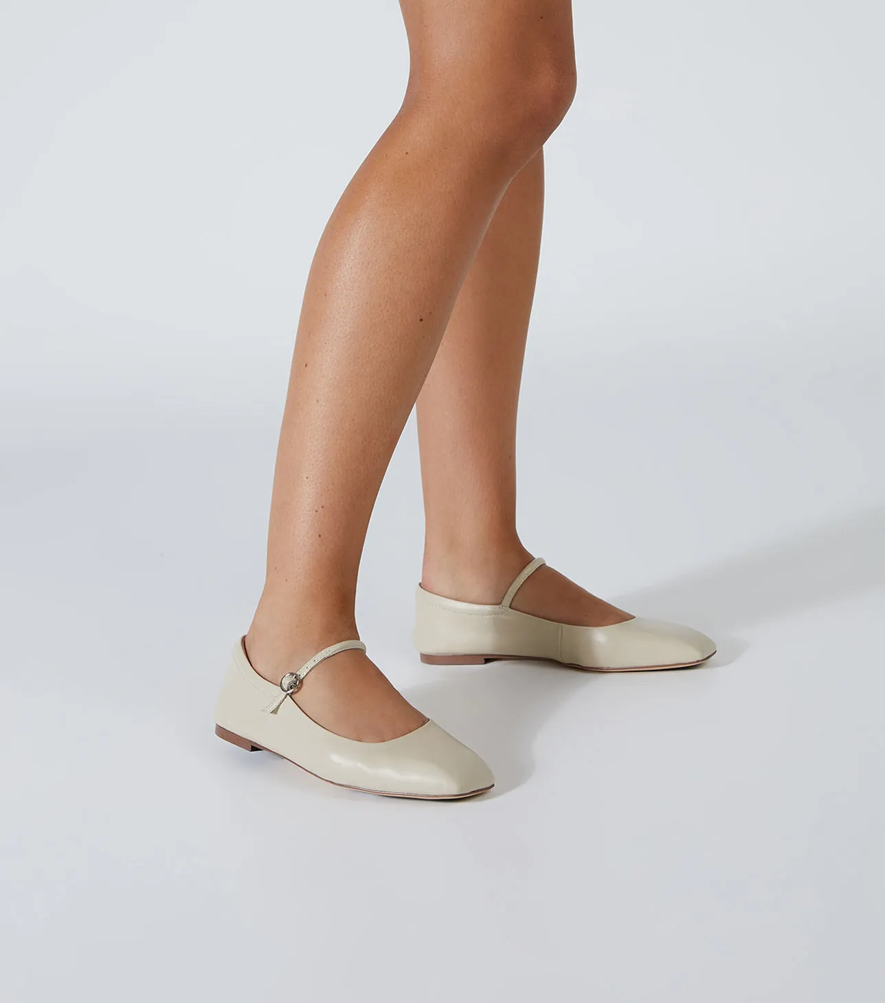 Bambi Vanilla Venice Hidden Alley Look Glow