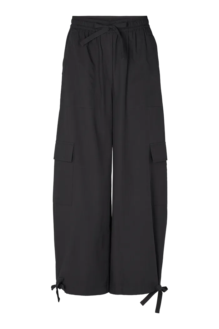 Layer Fit Tilde Loose Cargo Pants - Black