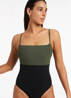 Versa Tank One Piece - Olive Multipocket Feature
