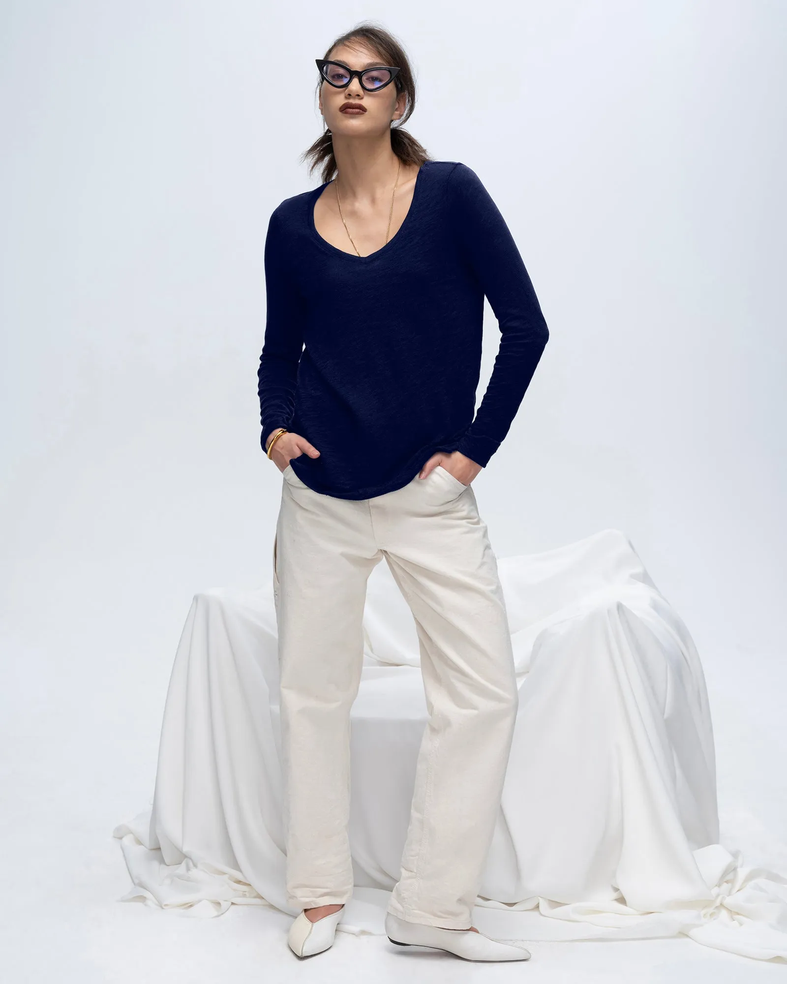 Comfort Stretch Wear Minimal Design Slub Jersey Long Sleeve V-Neck Tee - Midnight