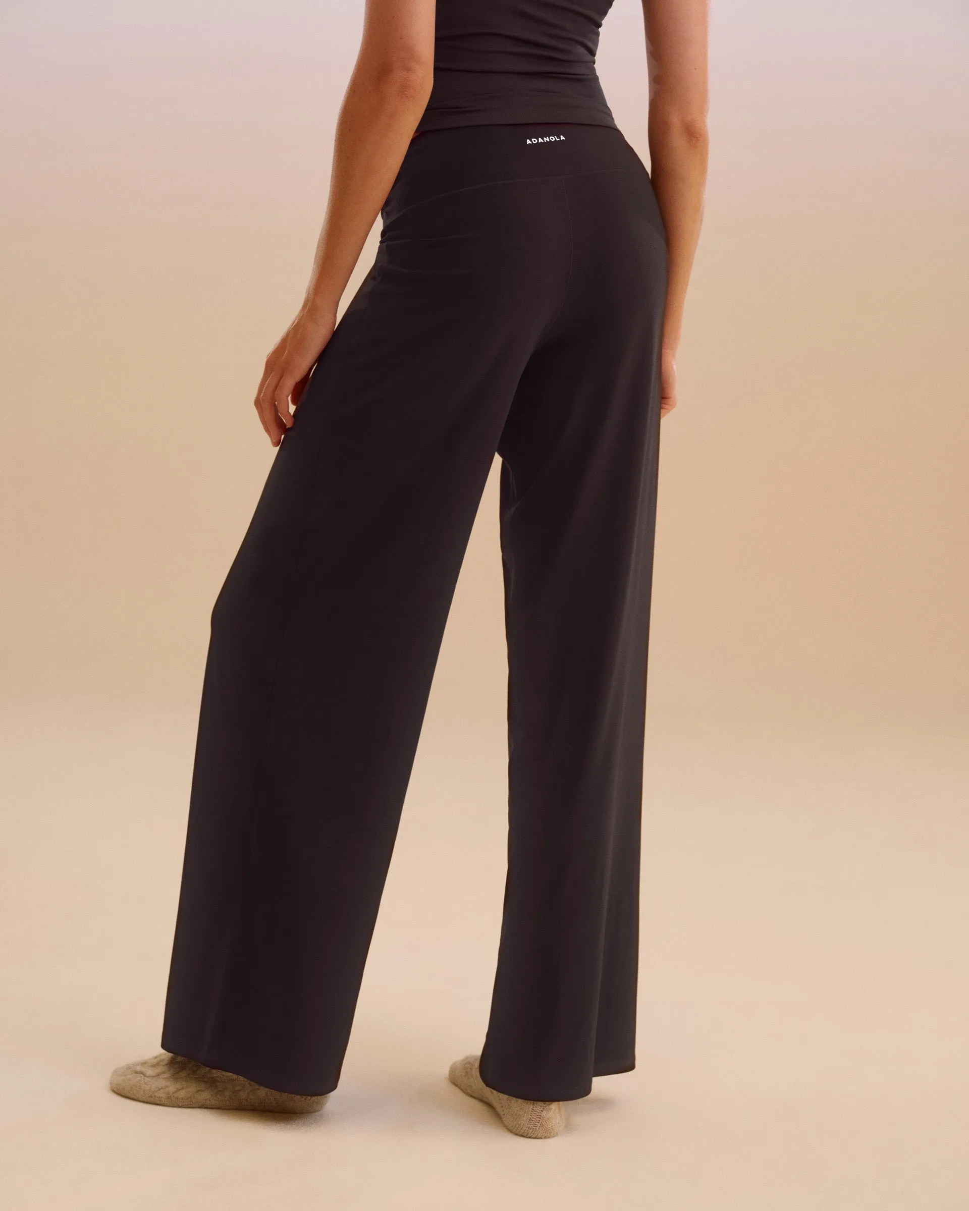 Clean Lines Casual Layer Fit Wide Leg Yoga Pant - Coffee Bean