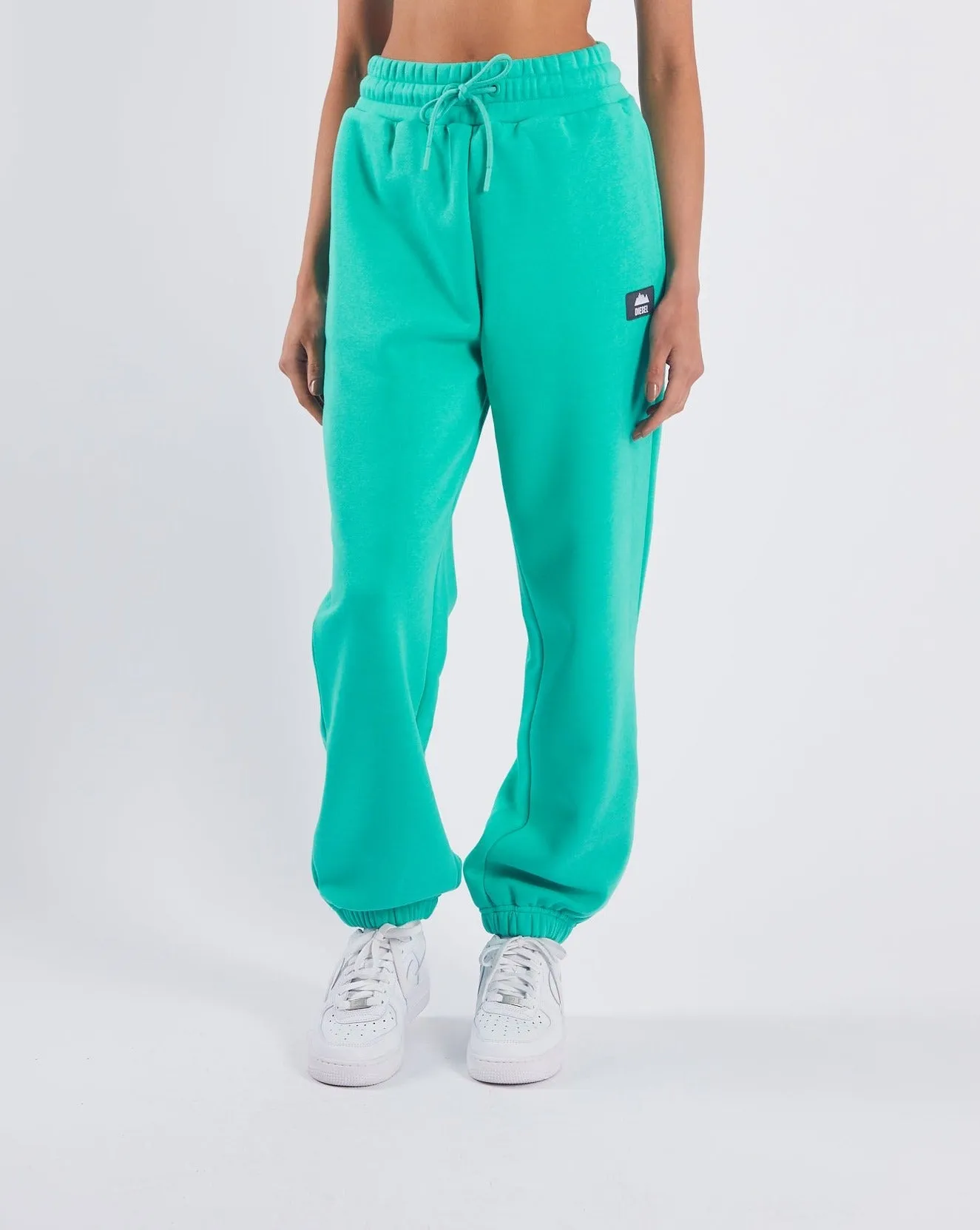 Ladonna Jogger Soft Jade Wind Glow Model Edge