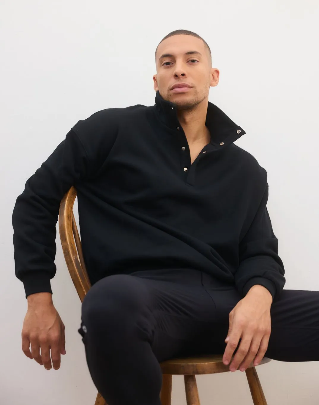 Snap Collar Sierra Sweatshirt in Black Yoga wear Chill Vibe