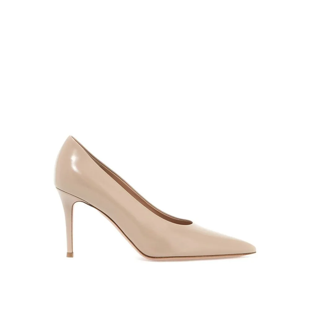 Easy to Wear Gianvito Rossi Robbie Leather Women's Pumps