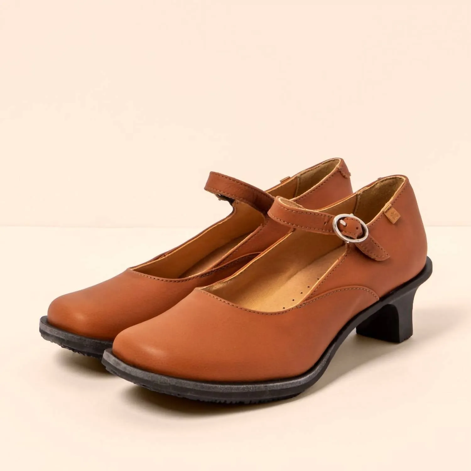 Fashionable Women's Igusa Wax Nappa Shoes In Toffee