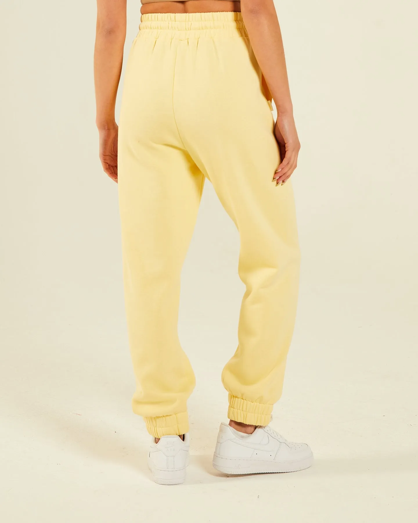 Vesta Jogger Soft Yellow Happy Core Street Fest