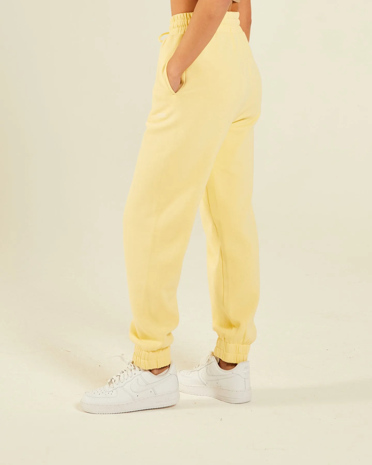 Vesta Jogger Soft Yellow Scandi Clean