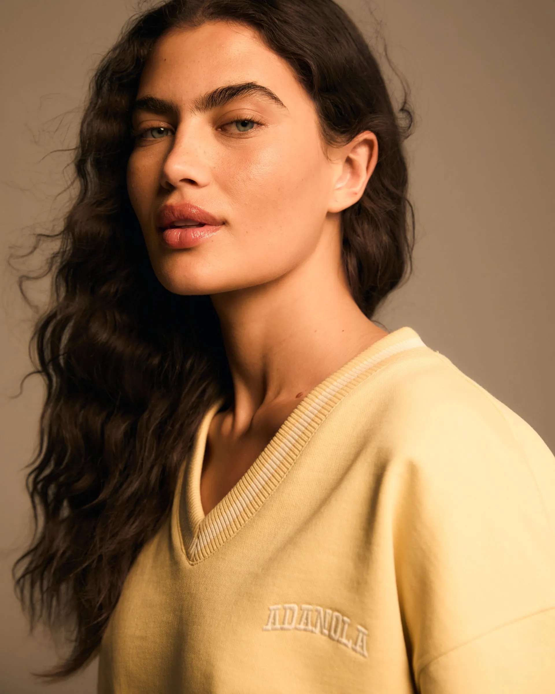 V Neck Contrast Sweatshirt - Butter Yellow/Marshmallow White Wrinkle-Resistant