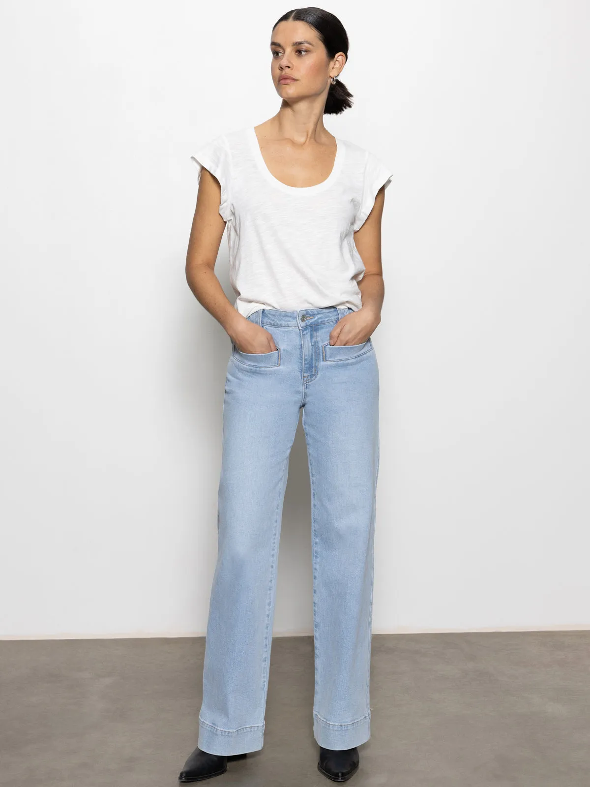 Performance Layer cyber monday West Side Tee White