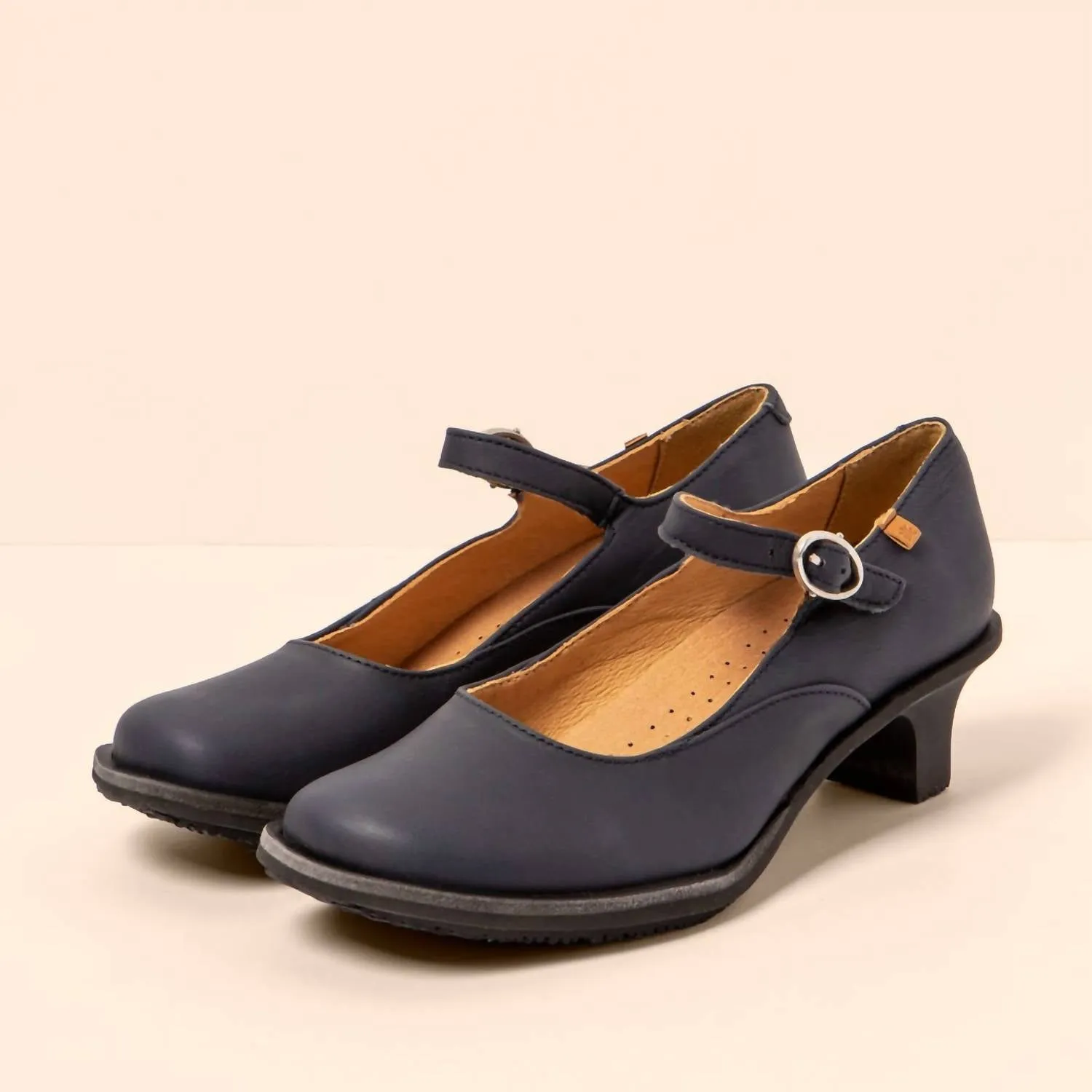 confident look Women's Igusa Wax Nappa Shoes In Ocean