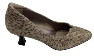 Smooth Soles Women's Mia Pump In Sahara