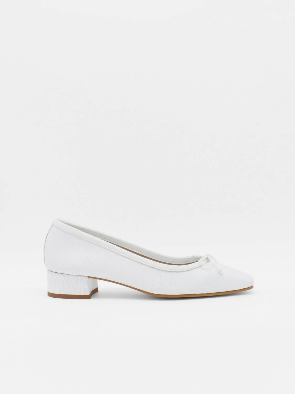 Women's Mina Pump In Cracked White Flexible Design