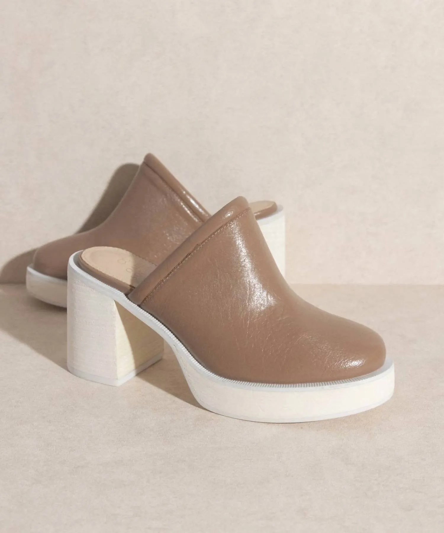 Women's The Ava Clog In Tan Active Day Classic Dress Shoes